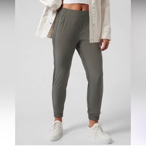 Athleta Brooklyn Jogger Pants in Mountain Olive Size 12